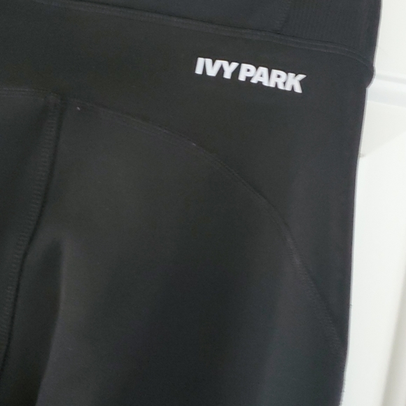 IVY PARK black capri workout/yoga legging! - Picture 7 of 9